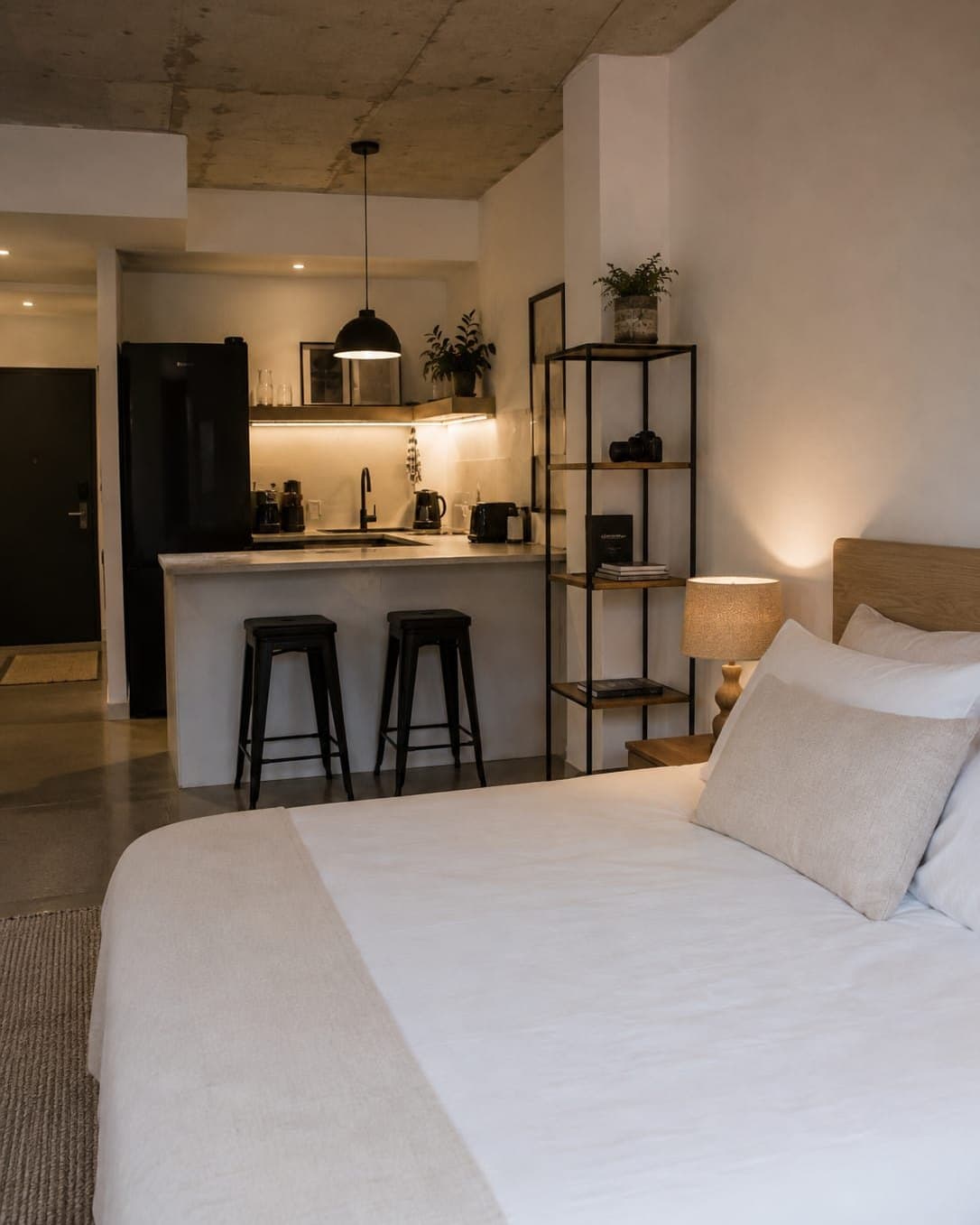 Dormitorio de un apartamento turístico listo para el siguiente huésped